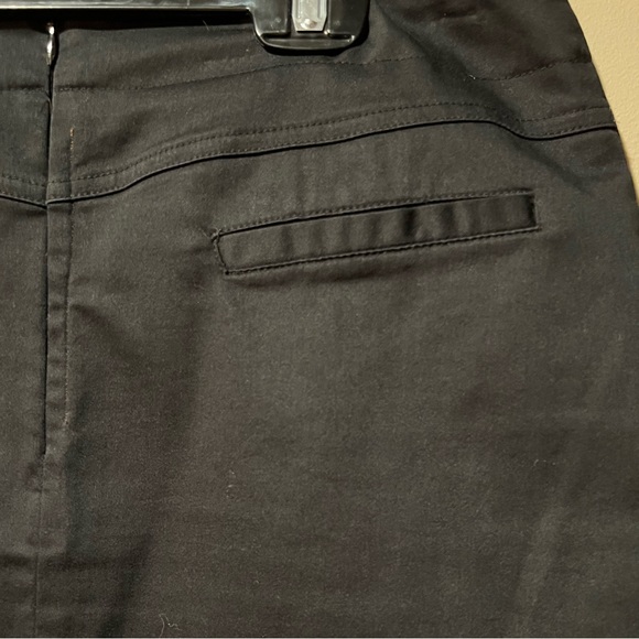 ❗️FREE w/purchase❗️Ricki’s Ladies Size 6 Black Skirt (minor repair needed) - Picture 5 of 14